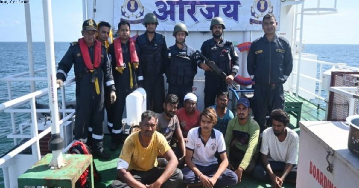 Indian Coast Guard apprehended Sri Lankan boat with 5 fishermen near Kanniyakumari